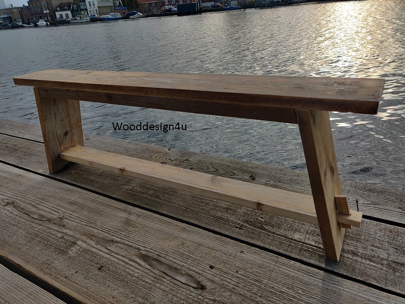 Aja bedrijf Zenuw Oud houten bankje van barnwood, sloophout of steigerhout.