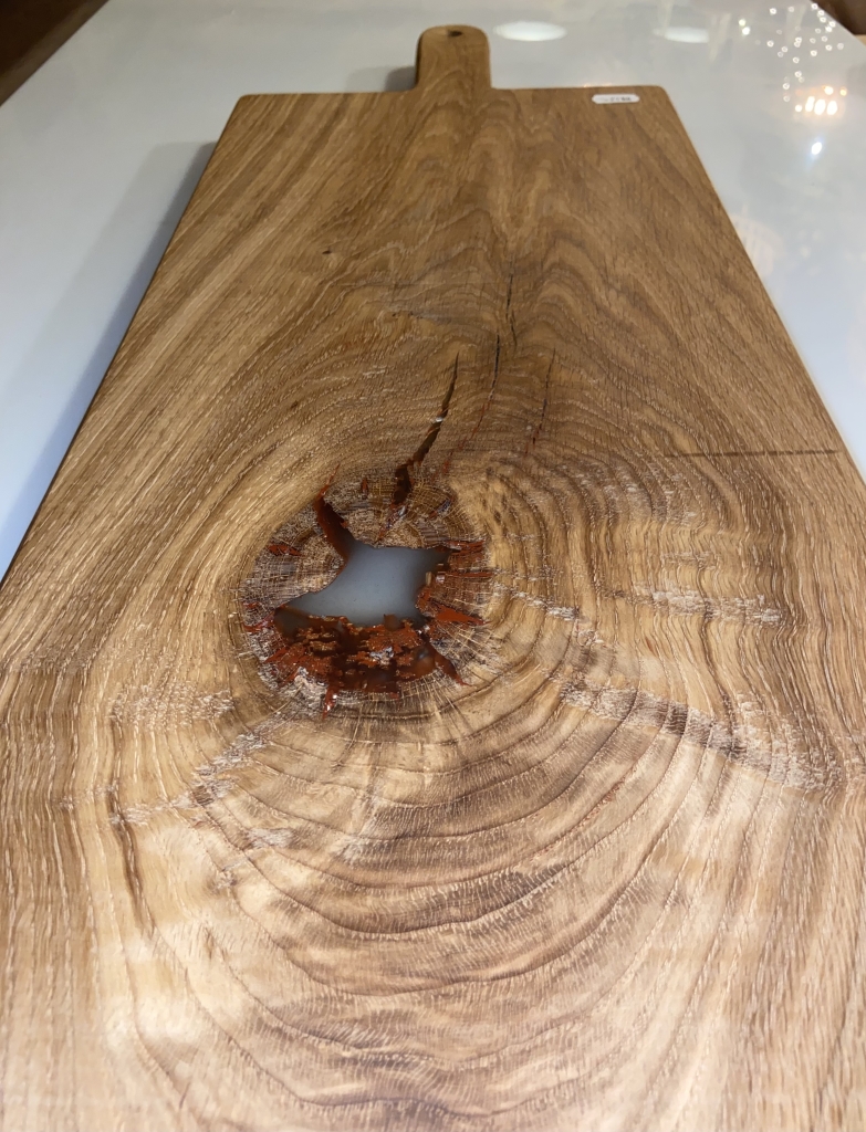 Snij/serveer/hapjes plank van eiken hout, met epoxy