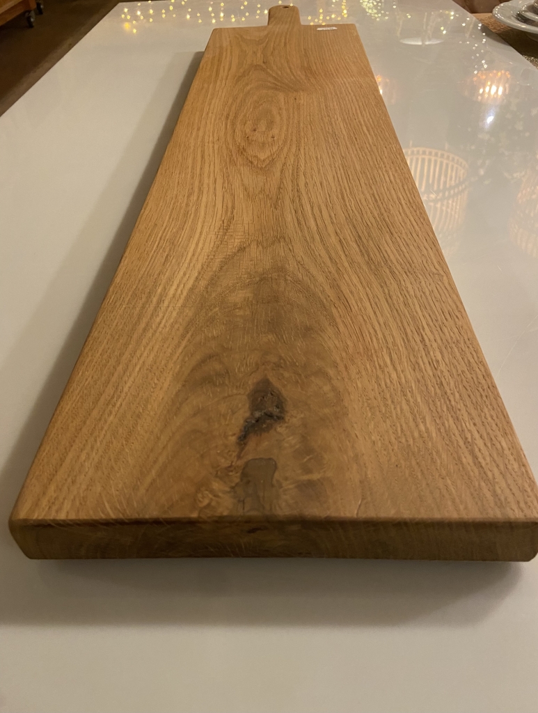 Oak wood cutting/serving/snacks board