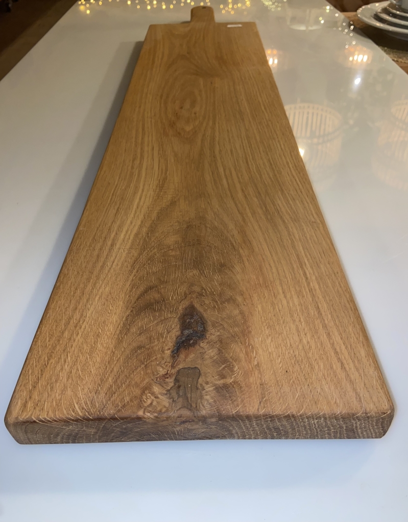 Oak wood cutting/serving/snacks board