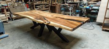 Suar tree trunk table